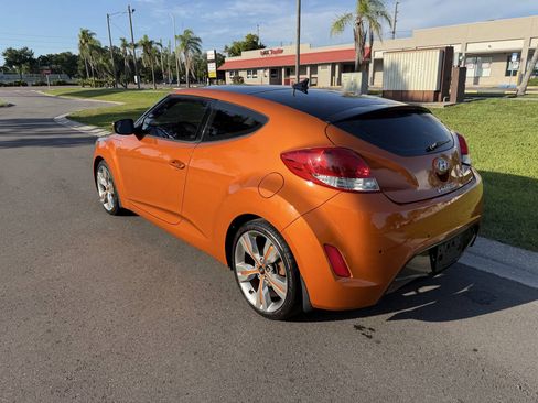 Used 2012 Hyundai Veloster w/ Style Pkg FWD image 4