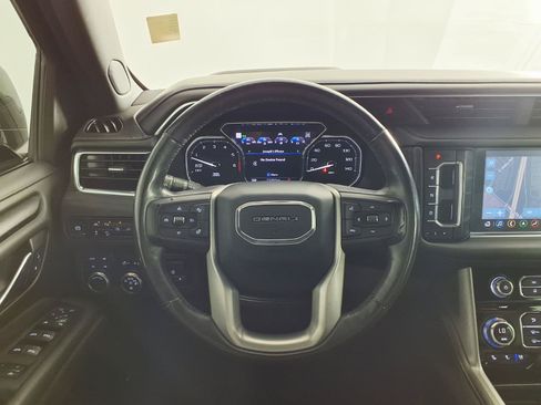 Used 2021 GMC Yukon XL Denali w/ Denali Premium Package AWD/4WD image 16