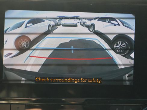 Used 2024 Toyota Highlander LE image 26