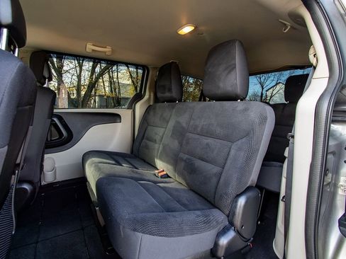 Used 2019 Dodge Grand Caravan SE image 26