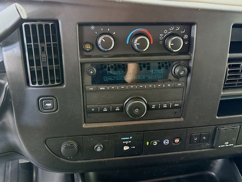 Used 2021 Chevrolet Express 3500 w/ Driver Convenience Package image 18