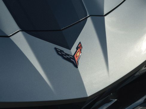 Used 2023 Chevrolet Corvette Stingray Premium Conv w/ Z51 Performance Package RWD image 8