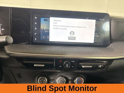 Used 2025 Nissan Kicks SV image 13