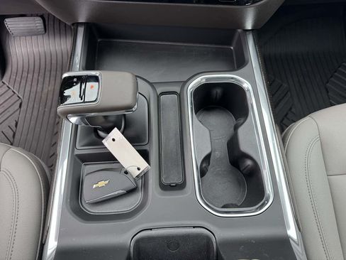 Used 2026 Chevrolet Silverado 1500 LT Trail Boss w/ Convenience Package II AWD/4WD image 25