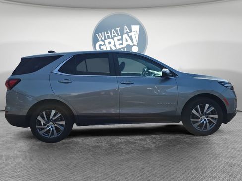 Used 2023 Chevrolet Equinox LT FWD image 2