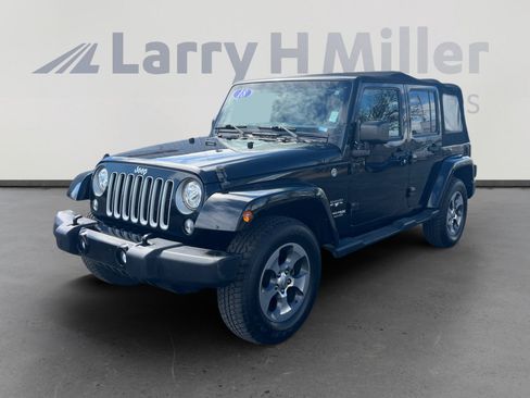 Used 2018 Jeep Wrangler Unlimited Sahara w/ Connectivity Group image 1