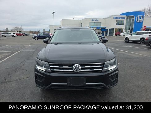 Used 2020 Volkswagen Tiguan SE w/ Panoramic Sunroof Package image 2