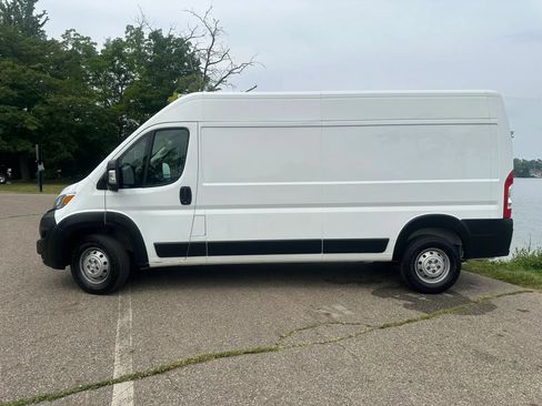 Used 2023 RAM ProMaster 2500 w/ Driver Convenience Group (A) FWD image 8