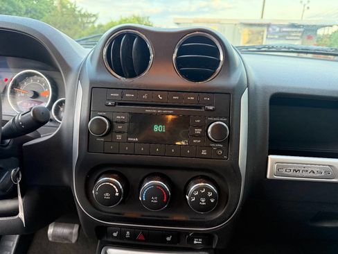 Used 2014 Jeep Compass Latitude FWD image 17