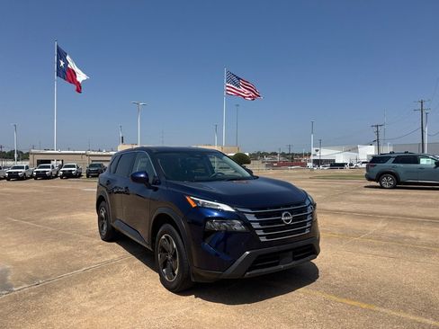 Certified 2025 Nissan Rogue SV FWD image 1