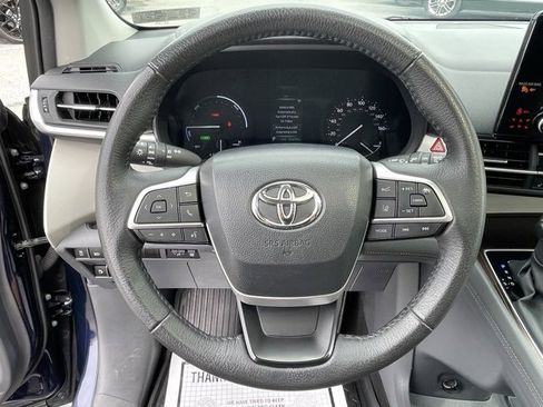 Used 2023 Toyota Sienna XLE image 30