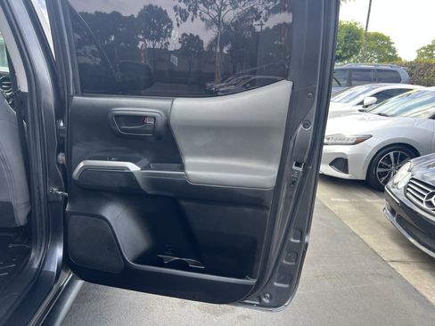 Used 2022 Toyota Tacoma SR5 RWD image 32