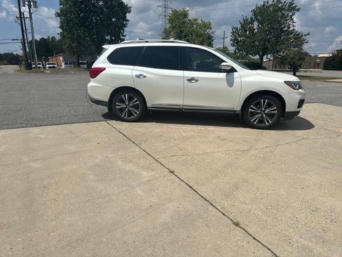 Used 2018 Nissan Pathfinder Platinum AWD/4WD image 11