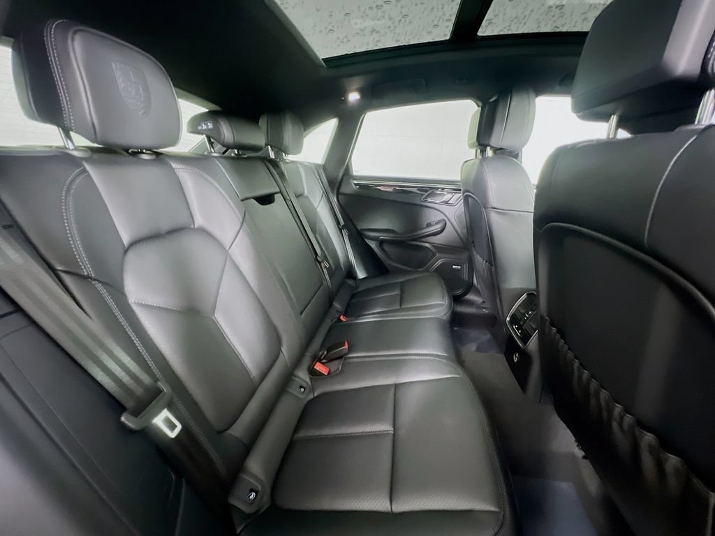 Certified 2026 Porsche Macan AWD/4WD image 29