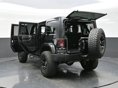 Used 2015 Jeep Wrangler Unlimited Sahara image 40