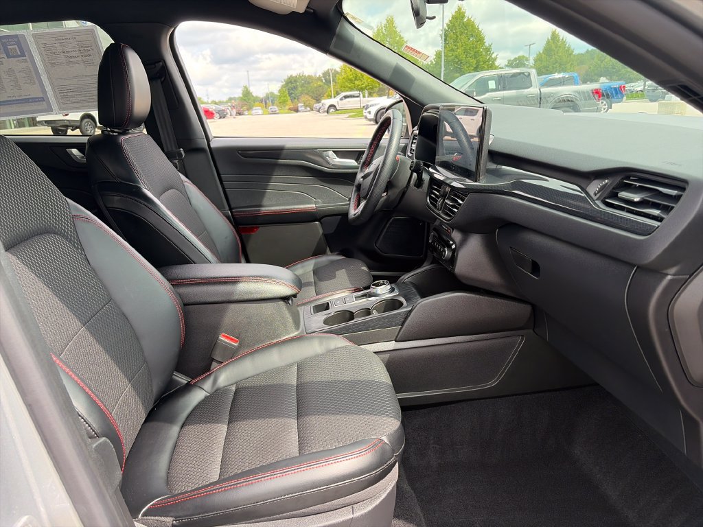 Used 2024 Ford Escape ST-Line w/ Tech Pack #1 AWD/4WD image 11