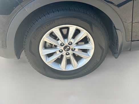 Used 2019 Kia Sorento FWD image 28