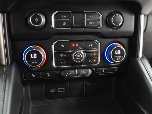 Used 2022 Chevrolet Tahoe LT w/ Luxury Package RWD image 30
