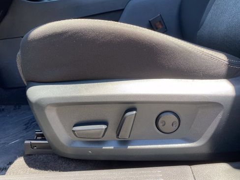 Used 2025 Nissan Rogue SV FWD image 23