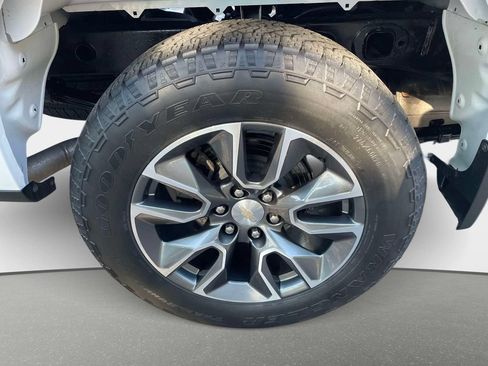 Used 2024 Chevrolet Silverado 1500 LT AWD/4WD image 7