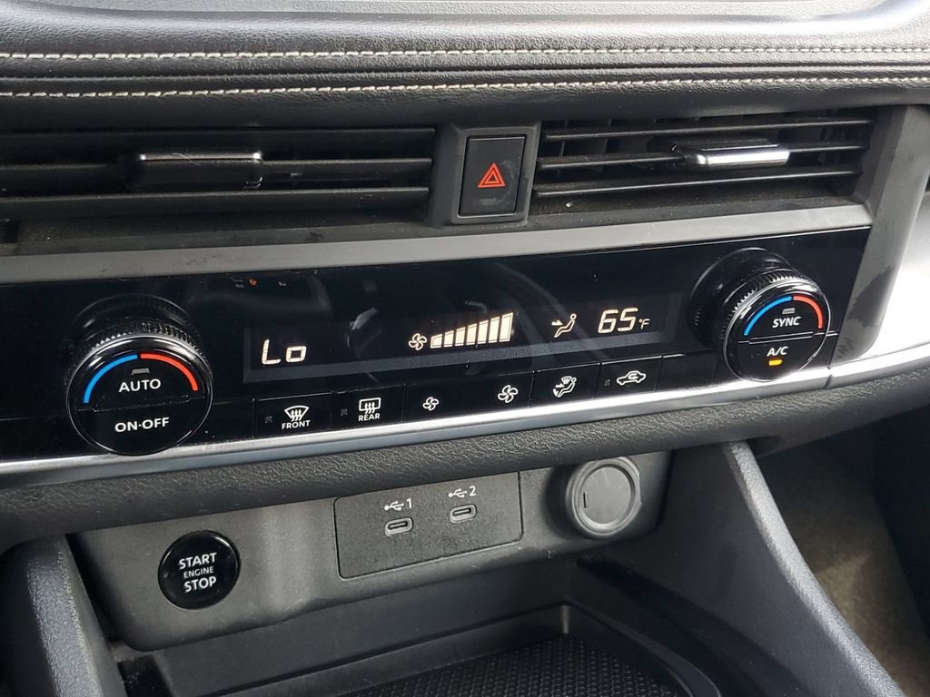 Used 2025 Nissan Rogue SV AWD/4WD image 17