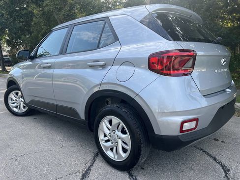 Used 2020 Hyundai Venue SE image 4