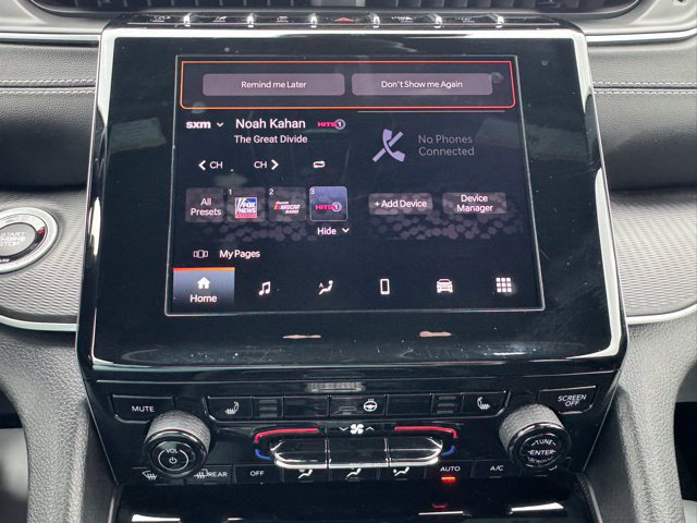 Used 2023 Jeep Grand Cherokee Altitude AWD/4WD image 8