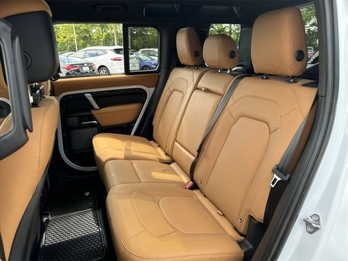 Used 2023 Land Rover Defender 110 V8 image 31