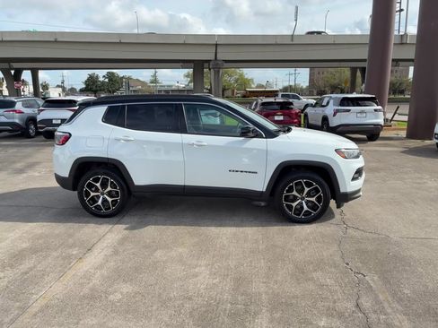 Used 2025 Jeep Compass Limited image 4