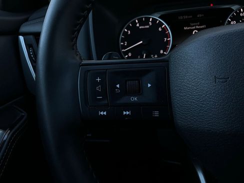 Used 2025 Nissan Rogue SV image 32