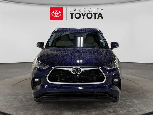 Used 2022 Toyota Highlander XLE FWD image 14