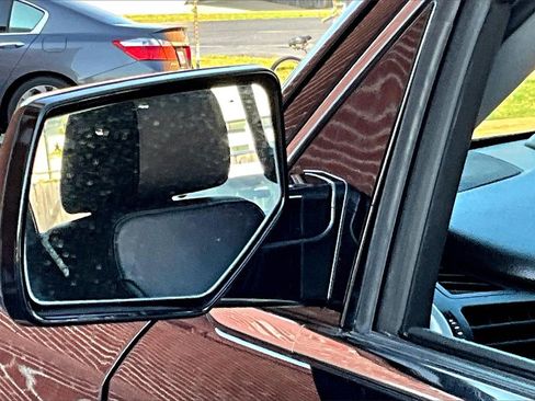 Used 2018 GMC Yukon XL SLT w/ Premium Edition image 15