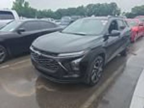 Used 2025 Chevrolet Trax RS w/ Sunroof Package FWD image 4