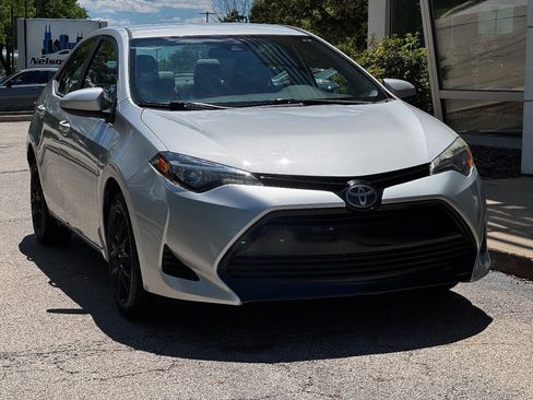 Used 2017 Toyota Corolla LE FWD image 2