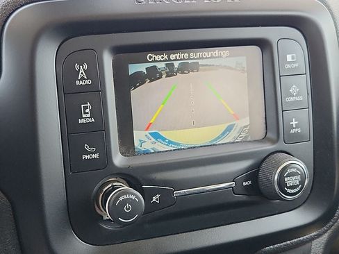 Certified 2017 Jeep Renegade Altitude FWD image 29