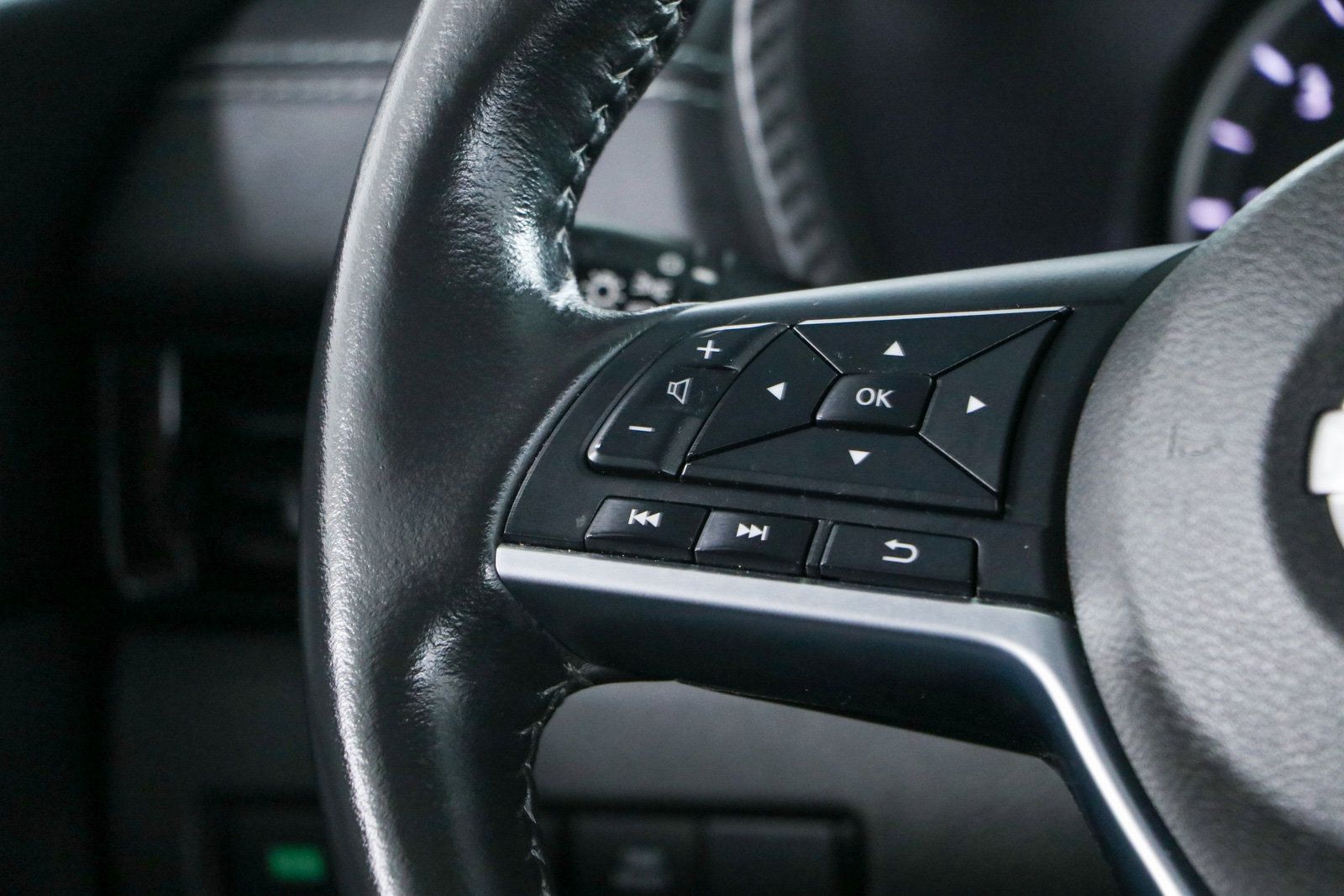 Used 2025 Nissan Sentra SV w/ All-Weather Package FWD image 13