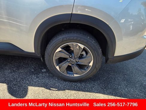 Used 2025 Nissan Rogue SV FWD image 12