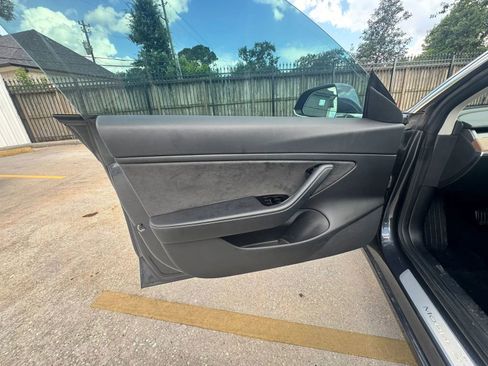 Used 2018 Tesla Model 3 Long Range RWD image 6