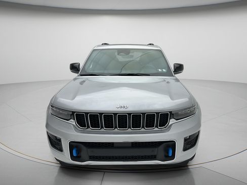 Used 2023 Jeep Grand Cherokee Overland AWD/4WD image 2