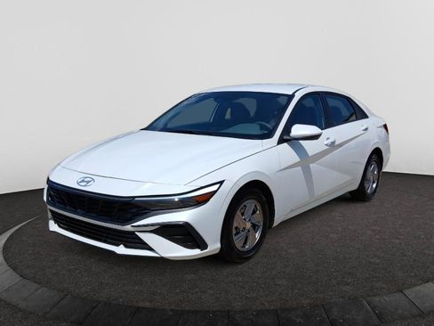 Used 2025 Hyundai Elantra SE FWD image 3