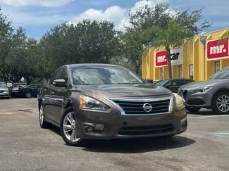 Used 2013 Nissan Altima 2.5 SL w/ Technology Pkg FWD video 2