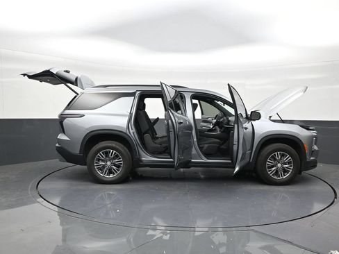 Used 2026 Chevrolet Traverse LT FWD image 27