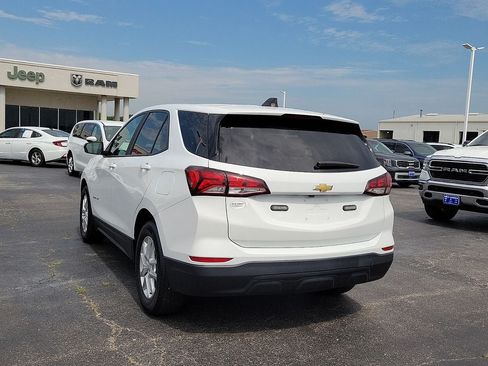 Used 2022 Chevrolet Equinox LS w/ LS Convenience Package FWD image 4