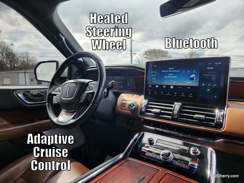 Used 2023 Lincoln Navigator Reserve image 2