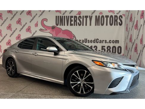 Used 2020 Toyota Camry SE FWD image 2