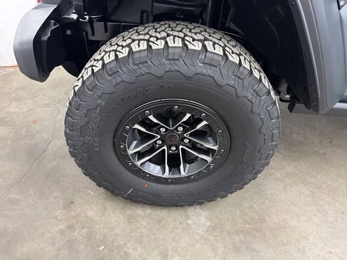 New 2026 Jeep Wrangler Unlimited Rubicon w/ Technology Group image 19