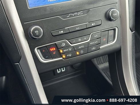 Used 2020 Ford Fusion SE image 26