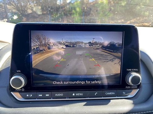 Used 2023 Nissan Rogue SV image 15