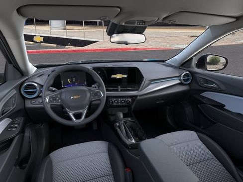 New 2026 Chevrolet Trax LT w/ LT Convenience Package FWD image 15