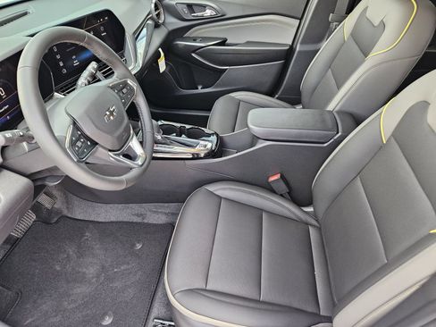 New 2026 Chevrolet Trax ACTIV w/ Sunroof Package FWD image 15